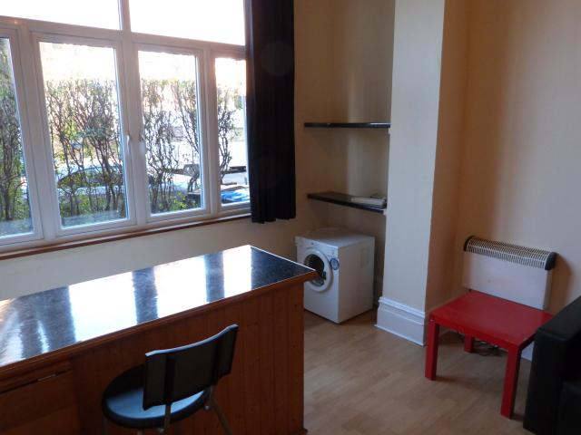 			Studio Apartment, 1 bath, 1 reception Studio			 Brondesbury Villas, QUEENS PARK