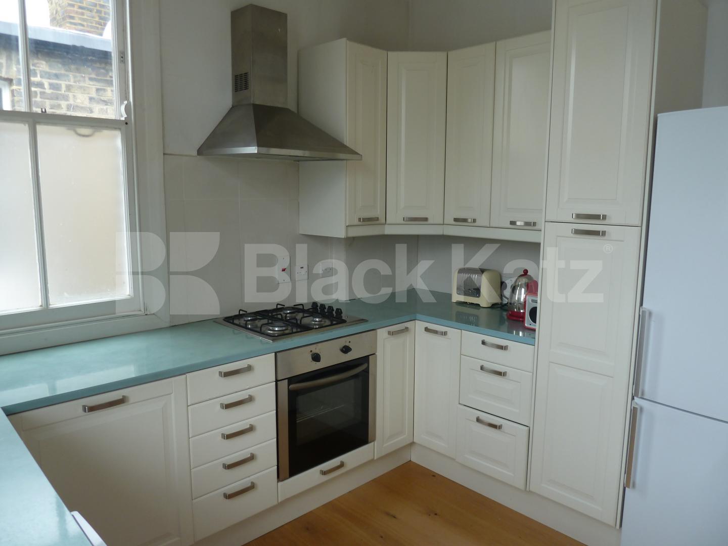 			Stunning Flat, 3 Bedroom, 1 bath, 1 reception Flat			 Lofting Road , ISLINGTON BARNSBURY