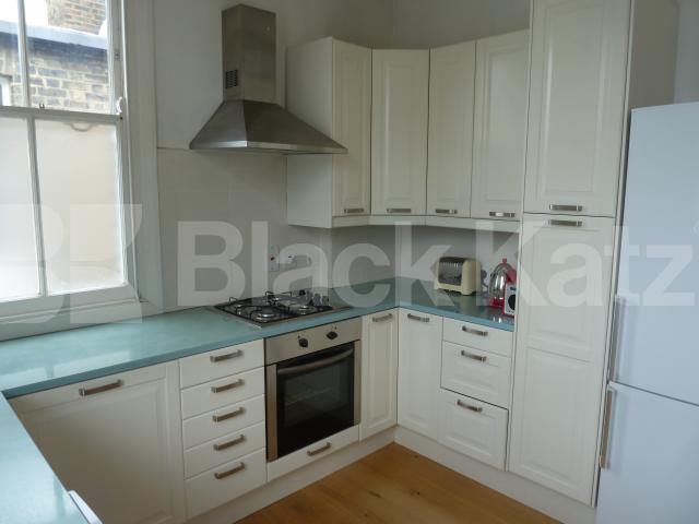 			Stunning Flat, 3 Bedroom, 1 bath, 1 reception Flat			 Lofting Road , ISLINGTON BARNSBURY