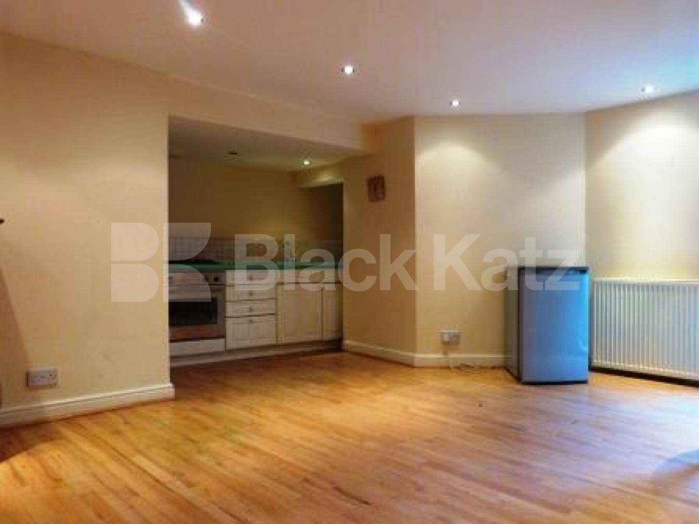 			Inludes all bills, Studio Apartment, 1 bath, 1 reception Ground Floor Flat			 Southwood Avenue, Highgate