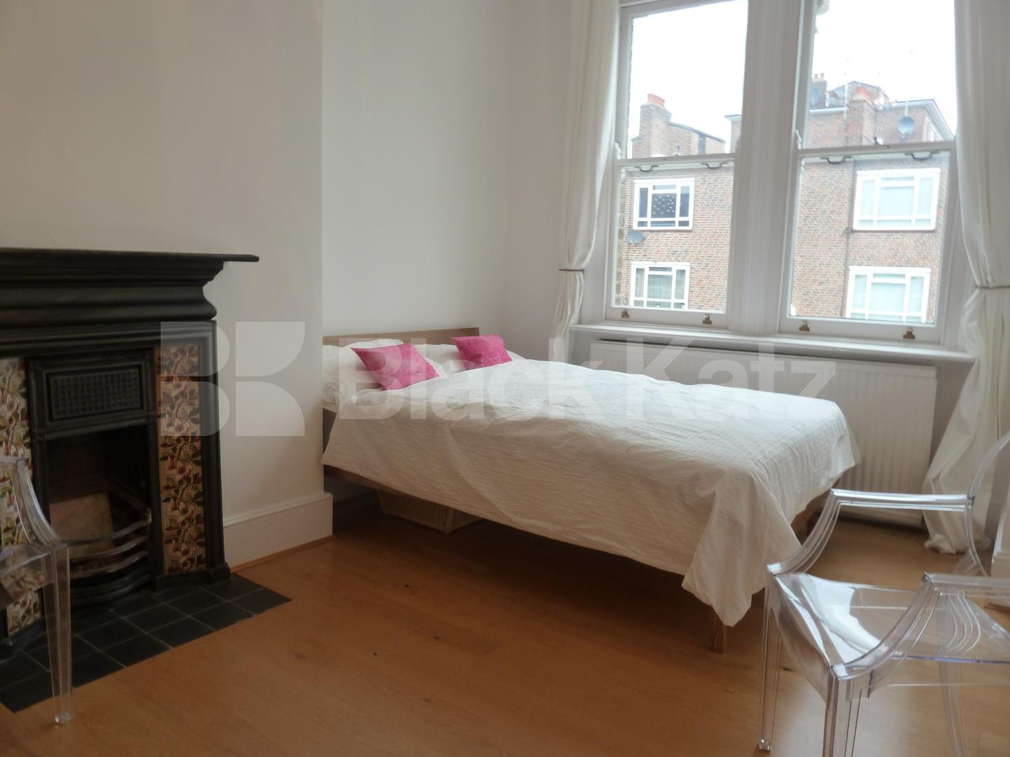 			Stunning Flat, 3 Bedroom, 1 bath, 1 reception Flat			 Lofting Road , ISLINGTON BARNSBURY