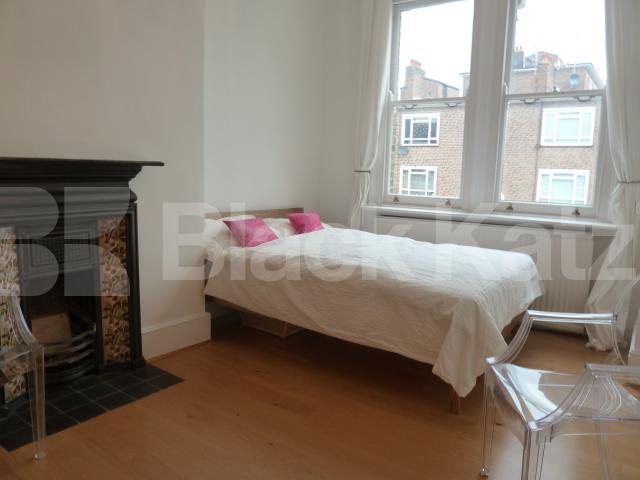 			Stunning Flat, 3 Bedroom, 1 bath, 1 reception Flat			 Lofting Road , ISLINGTON BARNSBURY