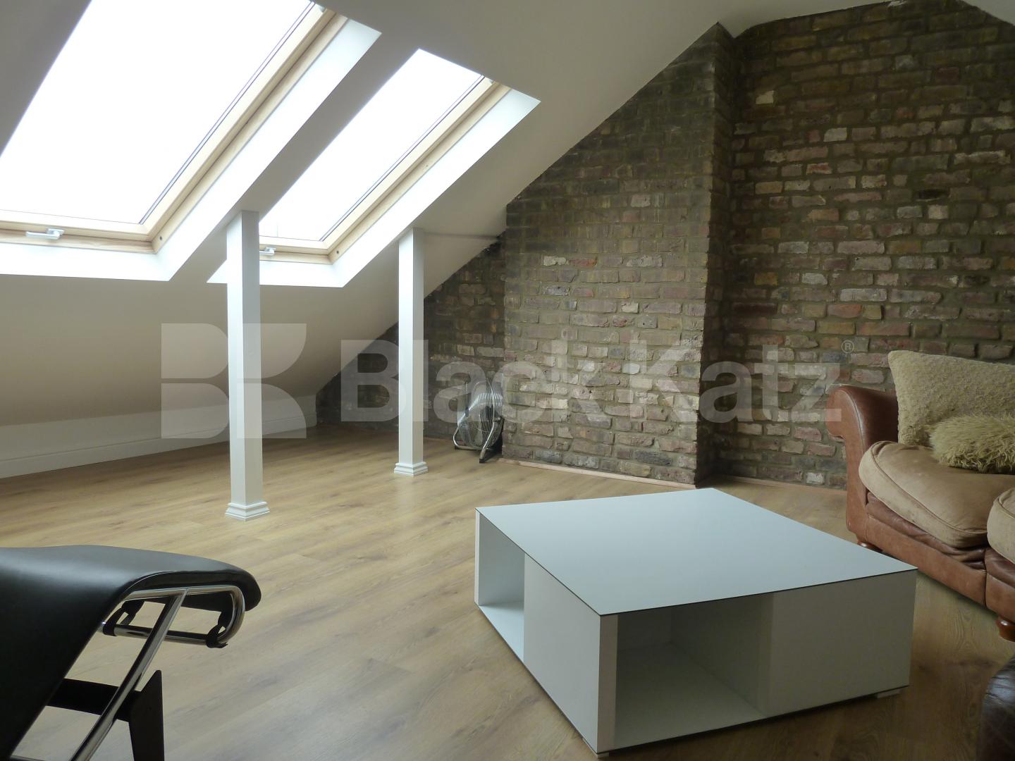 			Stunning Flat, 3 Bedroom, 1 bath, 1 reception Flat			 Lofting Road , ISLINGTON BARNSBURY