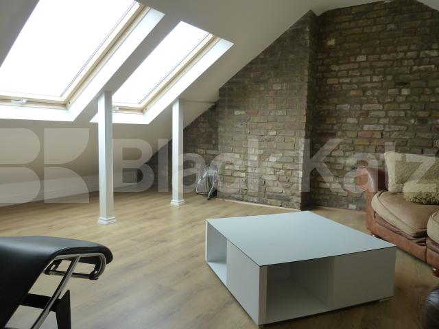 			Stunning Flat, 3 Bedroom, 1 bath, 1 reception Flat			 Lofting Road , ISLINGTON BARNSBURY