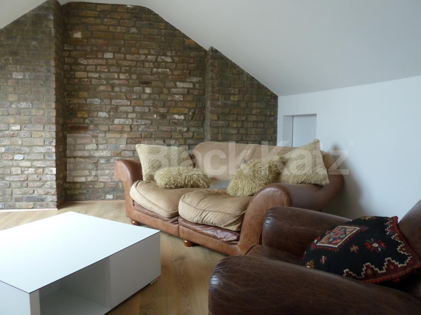 			Stunning Flat, 3 Bedroom, 1 bath, 1 reception Flat			 Lofting Road , ISLINGTON BARNSBURY