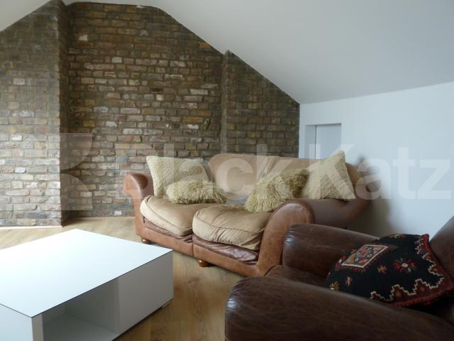 			Stunning Flat, 3 Bedroom, 1 bath, 1 reception Flat			 Lofting Road , ISLINGTON BARNSBURY