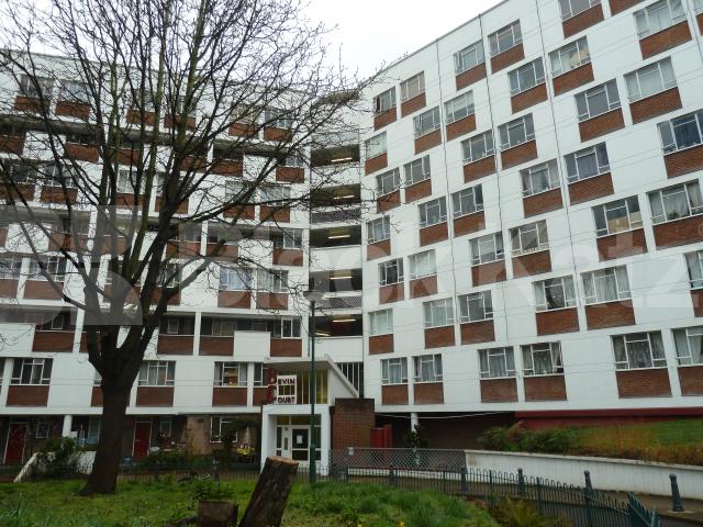 			4 BED GOOD FOR 5 SHARERS! PERFECT FOR STUDENTS, 5 Bedroom, 1 bath, 1 reception Flat			 Cruikshank Street, KING'S CROSS-CLERKENWELL-RUSSELL SQUARE