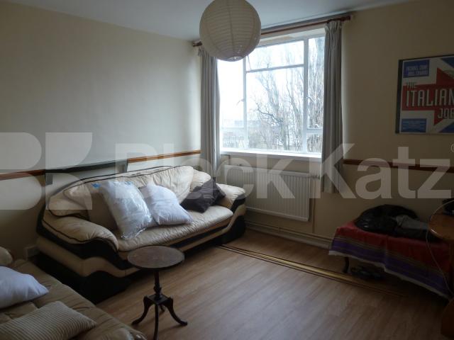 			4 BED GOOD FOR 5 SHARERS! PERFECT FOR STUDENTS, 5 Bedroom, 1 bath, 1 reception Flat			 Cruikshank Street, KING'S CROSS-CLERKENWELL-RUSSELL SQUARE