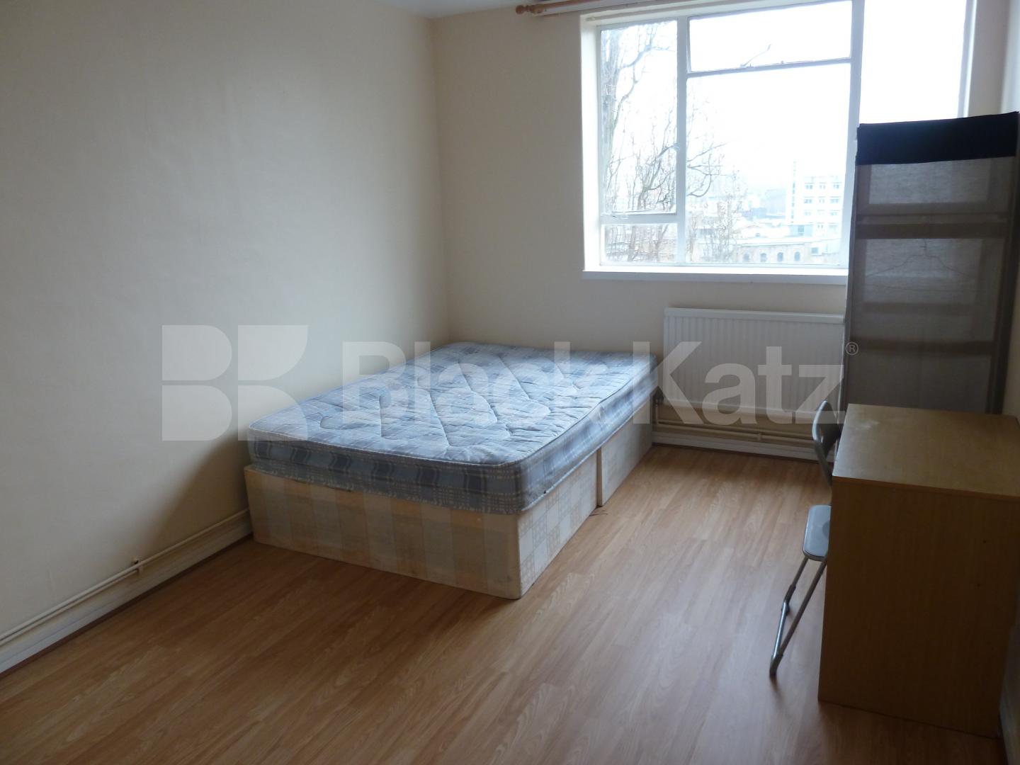 			4 BED GOOD FOR 5 SHARERS! PERFECT FOR STUDENTS, 5 Bedroom, 1 bath, 1 reception Flat			 Cruikshank Street, KING'S CROSS-CLERKENWELL-RUSSELL SQUARE