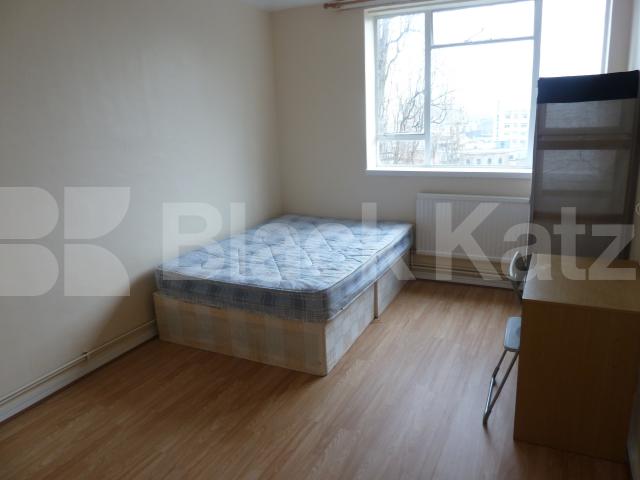 			4 BED GOOD FOR 5 SHARERS! PERFECT FOR STUDENTS, 5 Bedroom, 1 bath, 1 reception Flat			 Cruikshank Street, KING'S CROSS-CLERKENWELL-RUSSELL SQUARE