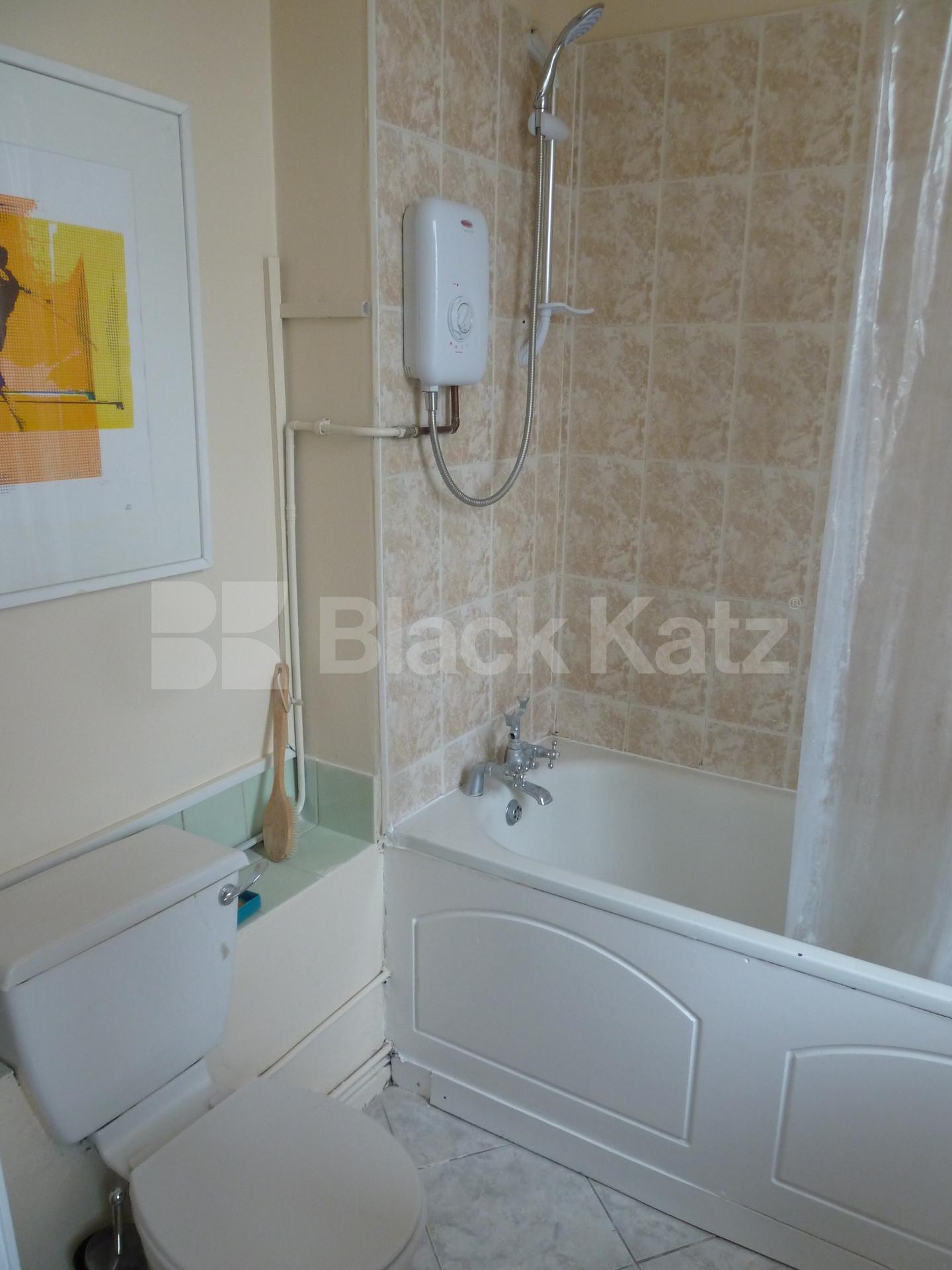 			1 Bedroom, 1 bath, 1 reception Ground Floor Flat			 Hatherley Gardens, CROUCH END N8