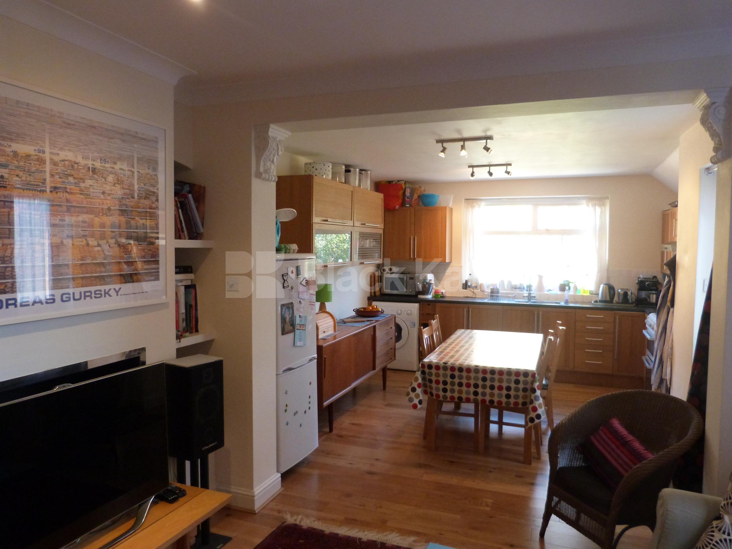 			Amazing Garden Property !, 2 Bedroom, 1 bath, 1 reception Flat			 Priory Road, Crouch End N8