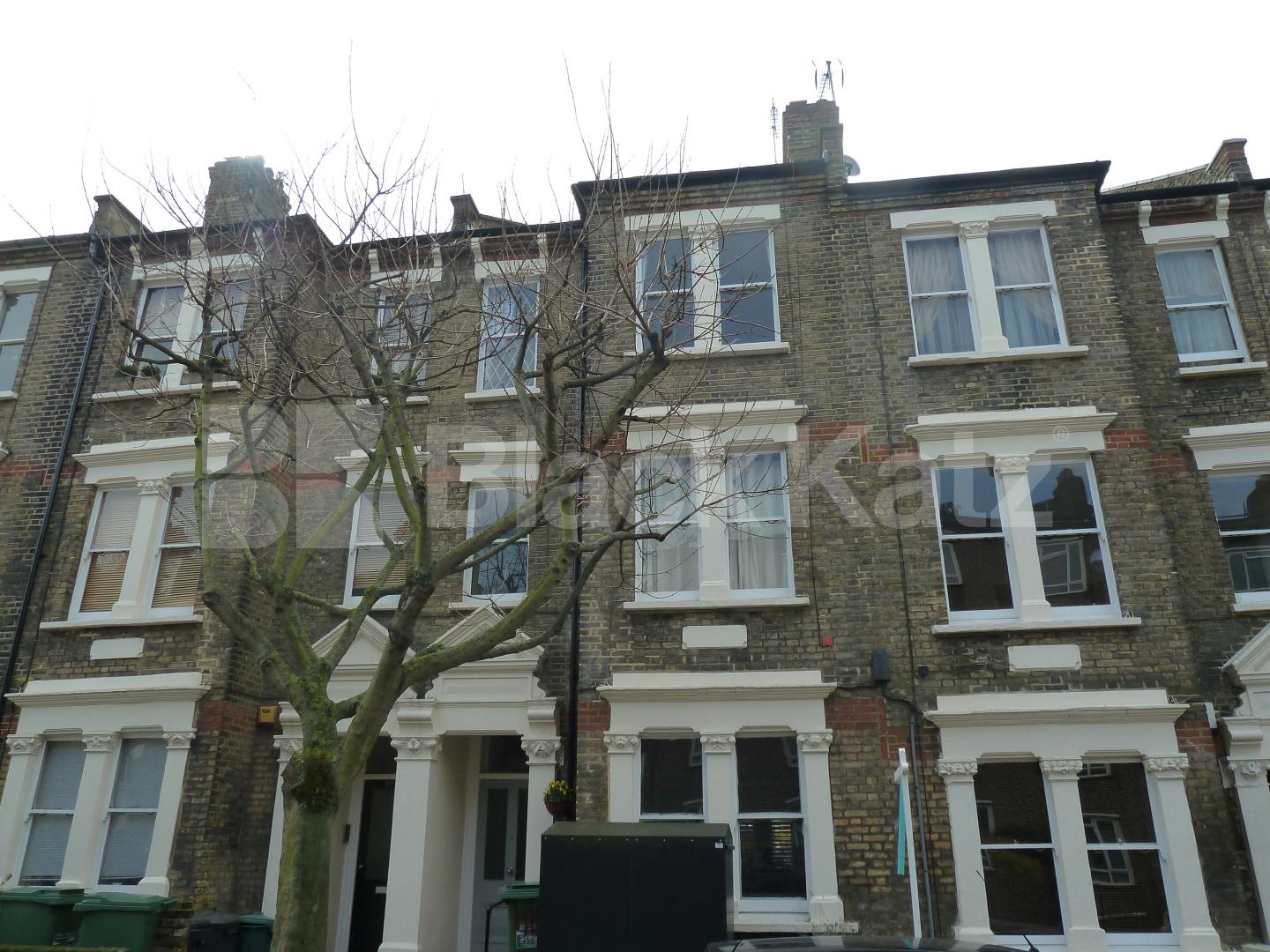 			Stunning Flat, 3 Bedroom, 1 bath, 1 reception Flat			 Lofting Road , ISLINGTON BARNSBURY