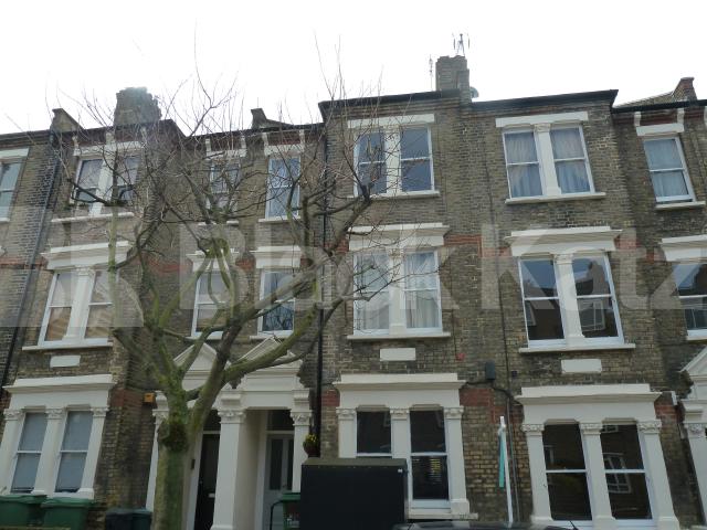 			Stunning Flat, 3 Bedroom, 1 bath, 1 reception Flat			 Lofting Road , ISLINGTON BARNSBURY