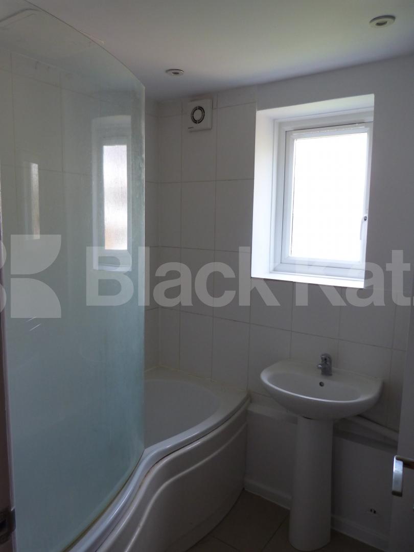 			3 Bedroom, 1 bath, 1 reception Flat			 Boyton Close, Hornsey