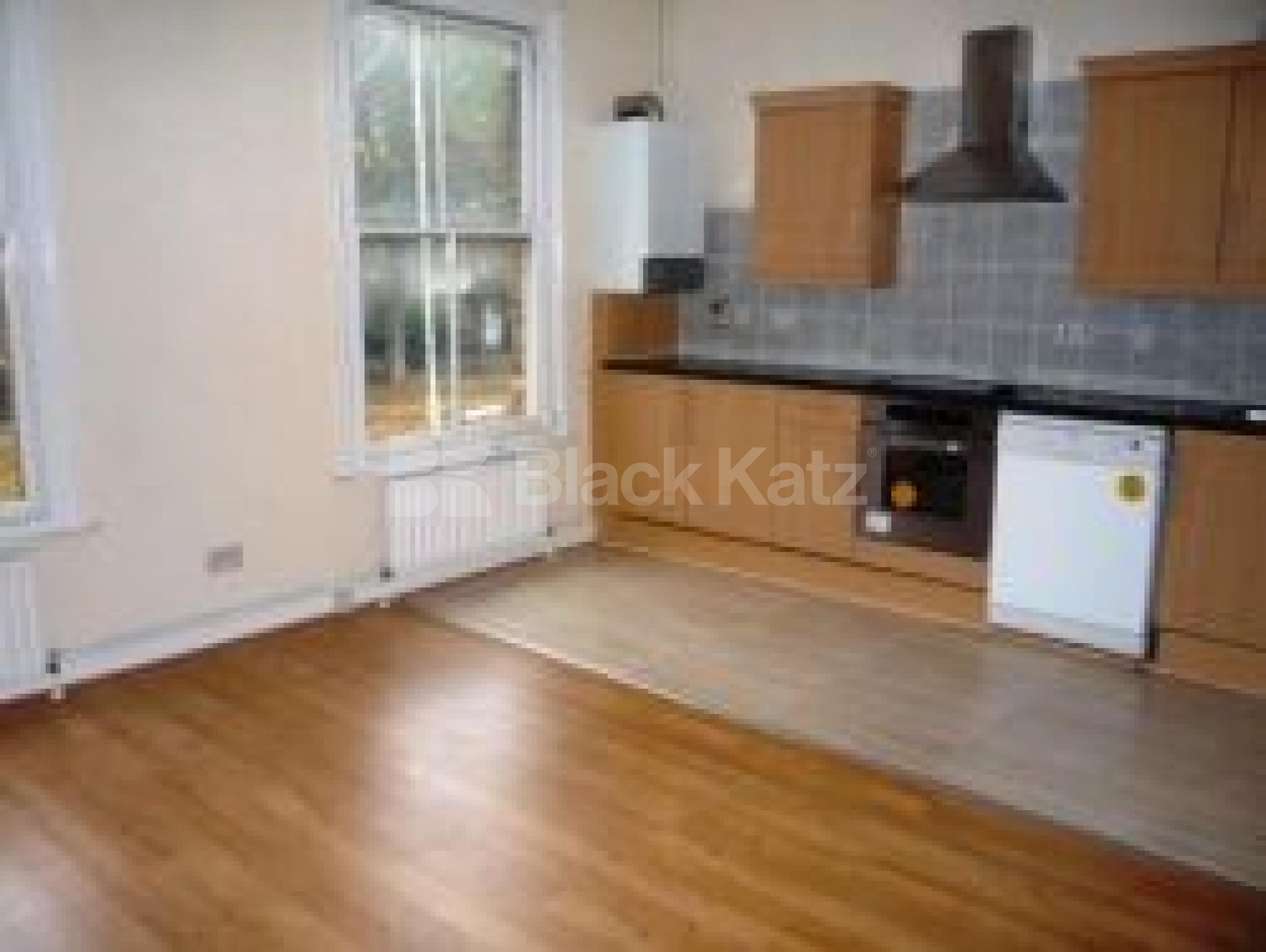 			LET, 2 Bedroom, 1 bath, 1 reception Flat			 High Street, CROUCH END N8