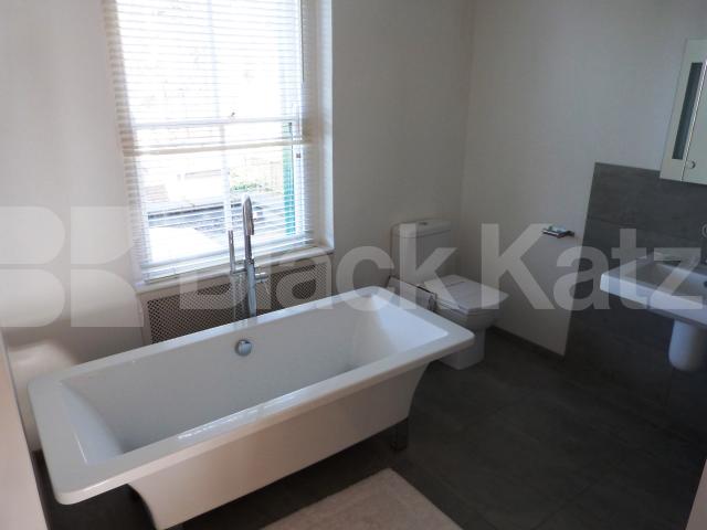 			4 Bedroom, 1 bath, 1 reception House			 Gladwell Road, Crouch End