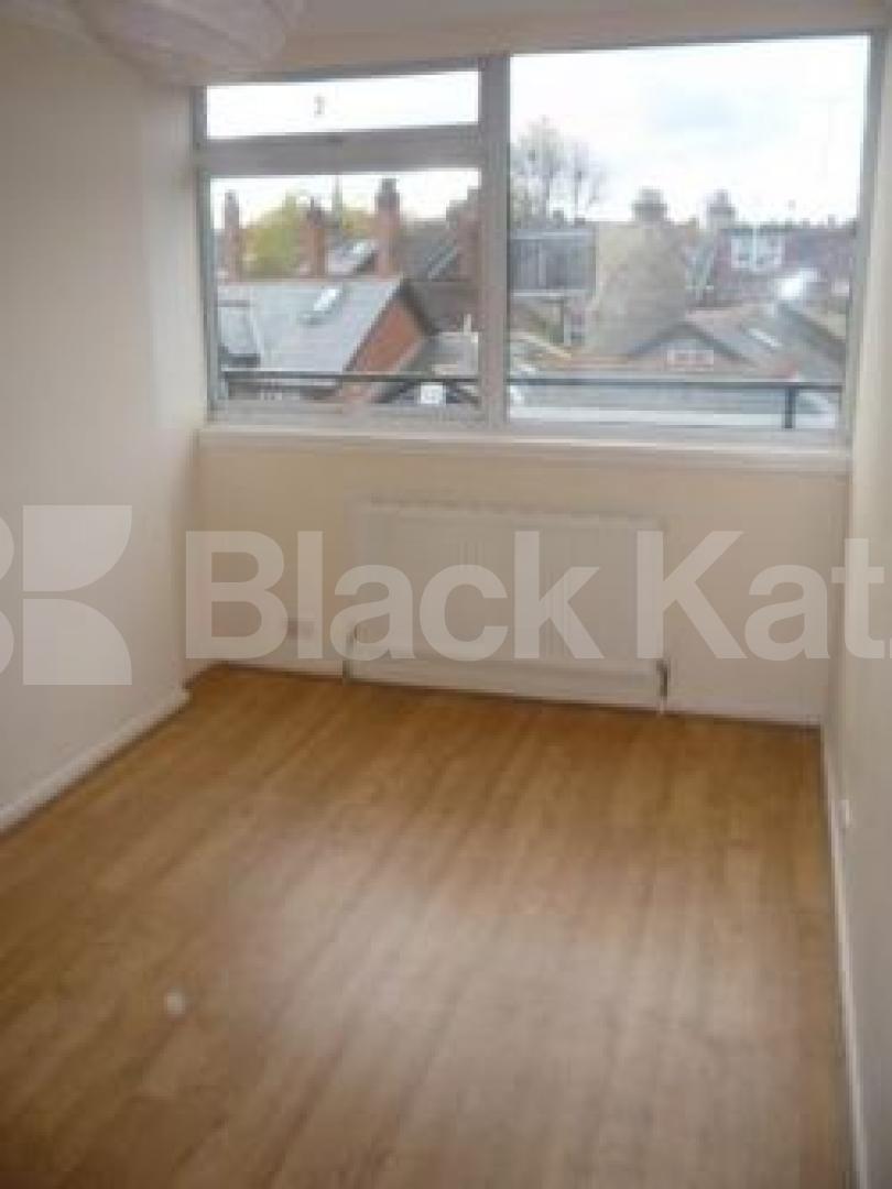 			3 Bedroom, 1 bath, 1 reception Flat			 Park Road, CROUCH END