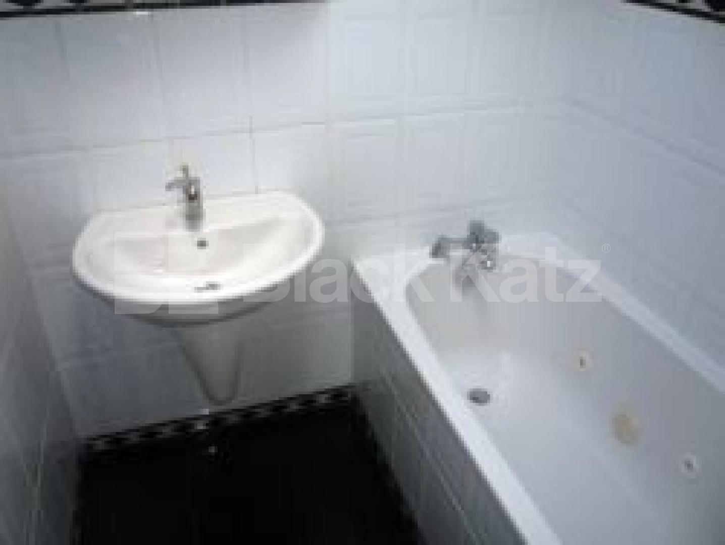 			3 Bedroom, 1 bath, 1 reception Flat			 Park Road, CROUCH END