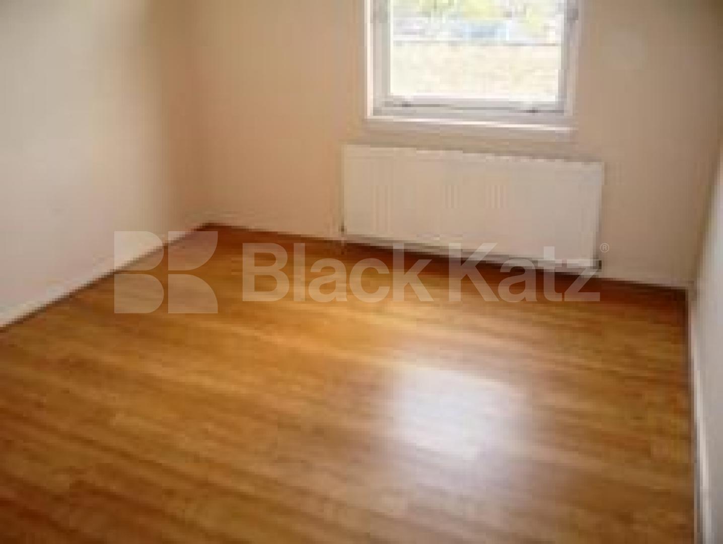 			3 Bedroom, 1 bath, 1 reception Flat			 Park Road, CROUCH END