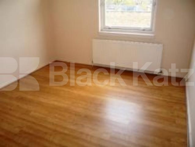 			3 Bedroom, 1 bath, 1 reception Flat			 Park Road, CROUCH END