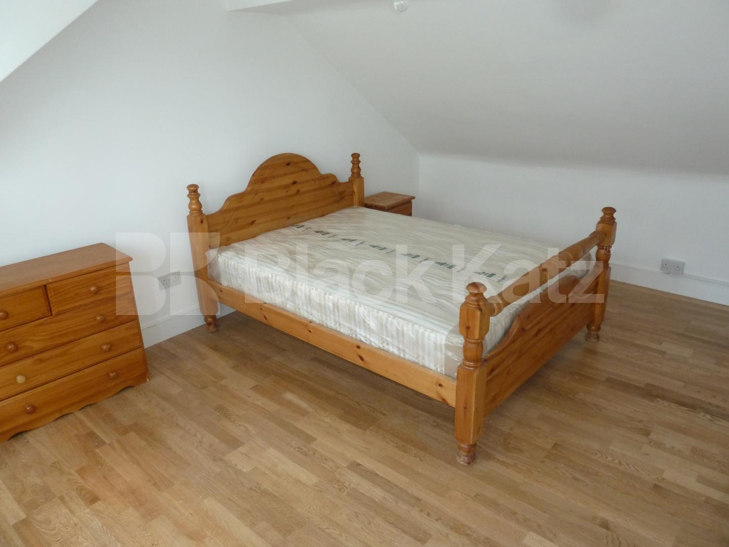 			Stunning House , 4 Bedroom, 1 bath, 1 reception House			 Biddestone Road , HOLLOWAY 