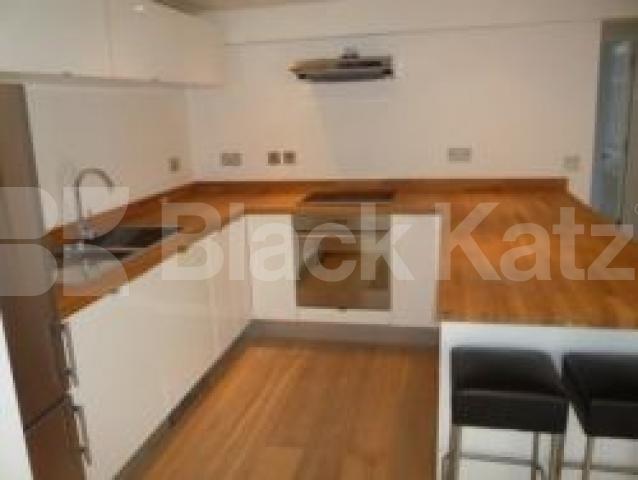 			3 Bedroom, 1 bath, 1 reception Ground Floor Flat			 Haringey Park, CROUCH END