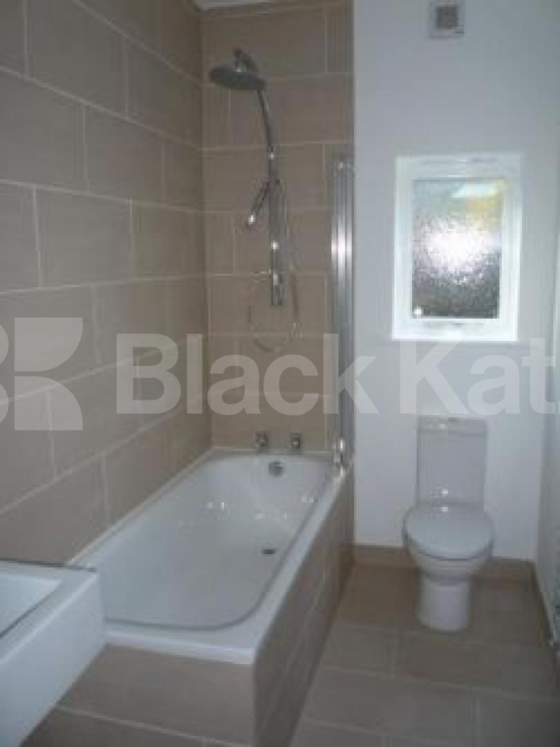 			3 Bedroom, 1 bath, 1 reception Ground Floor Flat			 Haringey Park, CROUCH END