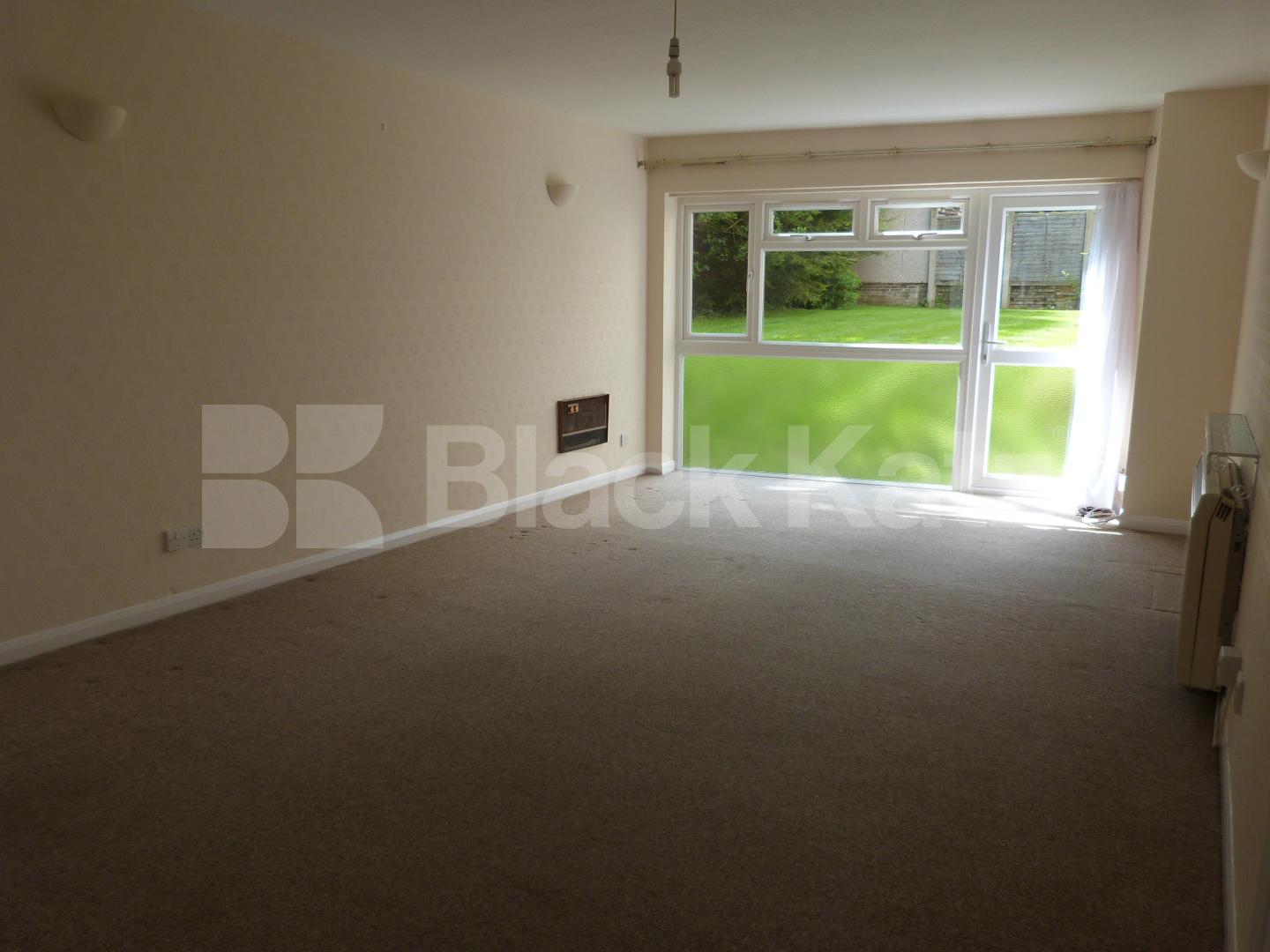 			2 Bedroom, 1 bath, 1 reception Flat			 Windsor Court, Chase Side, Southgate