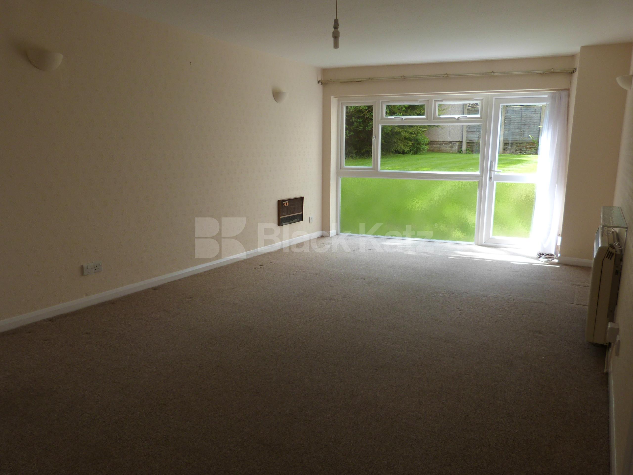 			2 Bedroom, 1 bath, 1 reception Flat			 Windsor Court, Chase Side, Southgate N12