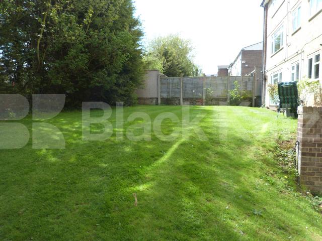 			2 Bedroom, 1 bath, 1 reception Flat			 Windsor Court, Chase Side, Southgate
