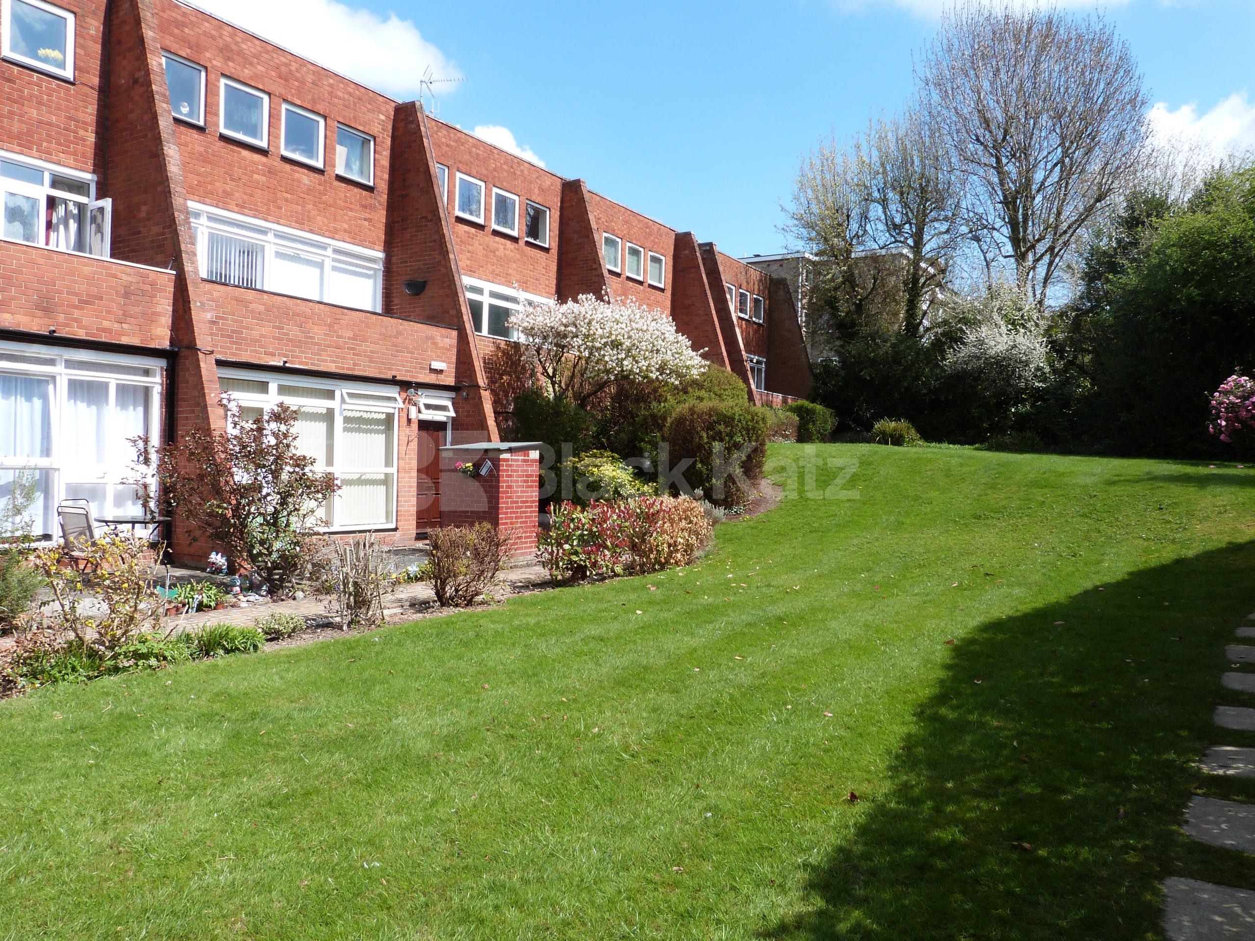 			2 Bedroom, 1 bath, 1 reception Flat			 Forest Court, Holden Avenue, North Finchley/Woodside Park N12