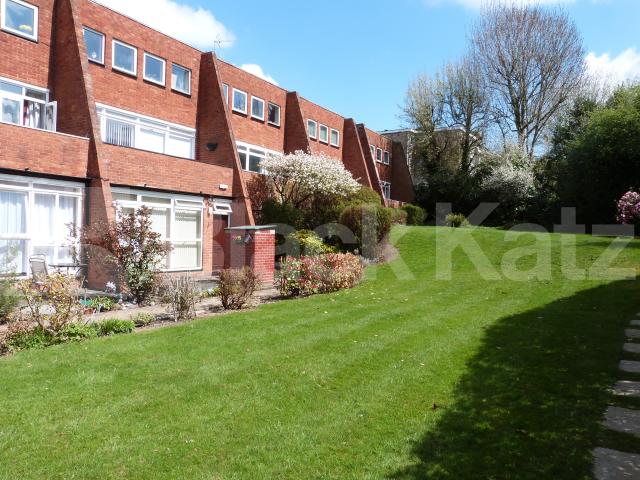 			2 Bedroom, 1 bath, 1 reception Flat			 Forest Court, Holden Avenue, North Finchley/Woodside Park