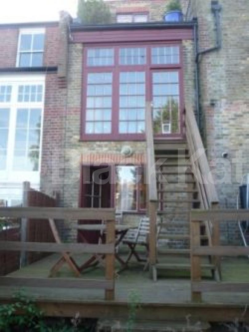 			Amazing property!, 2 Bedroom, 1 bath, 1 reception Flat			 Woodland Gardens, MUSWELL HILL