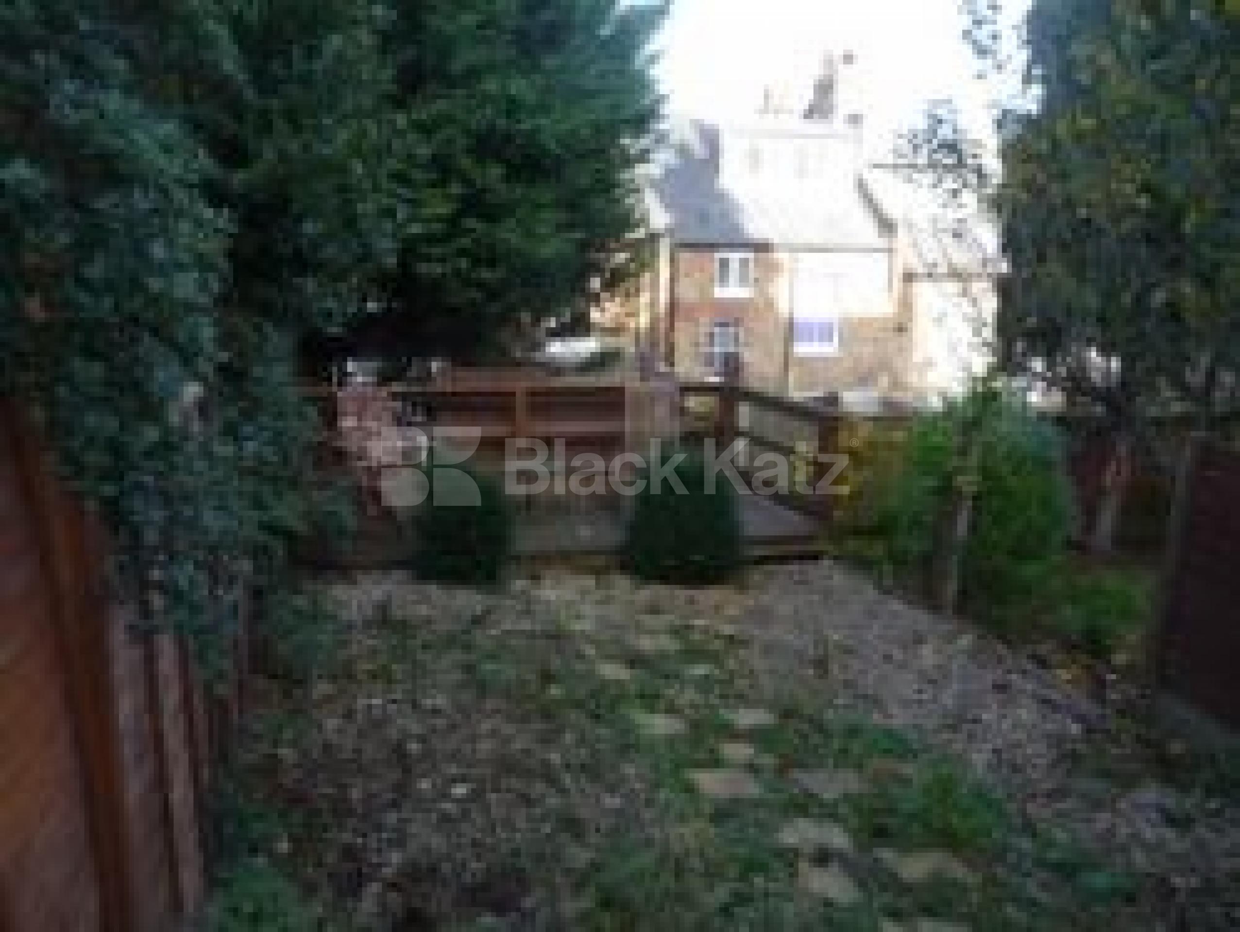 			Amazing property!, 2 Bedroom, 1 bath, 1 reception Flat			 Woodland Gardens, MUSWELL HILL N10