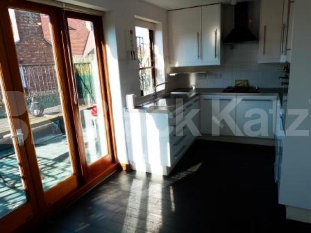 			4 Bedroom, 1 bath, 1 reception House			 Wolseley Road, Crouch End