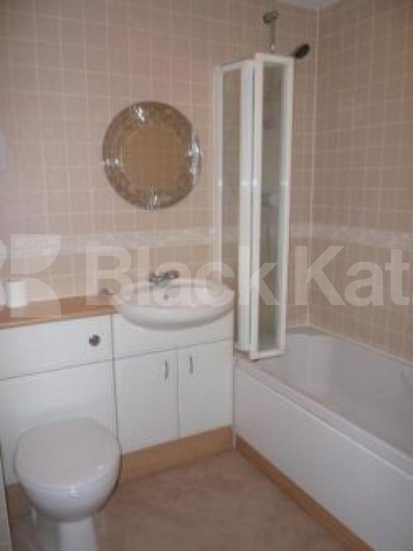 			2 Bedroom, 1 bath, 1 reception Flat			 Glebelands Close, North Finchley