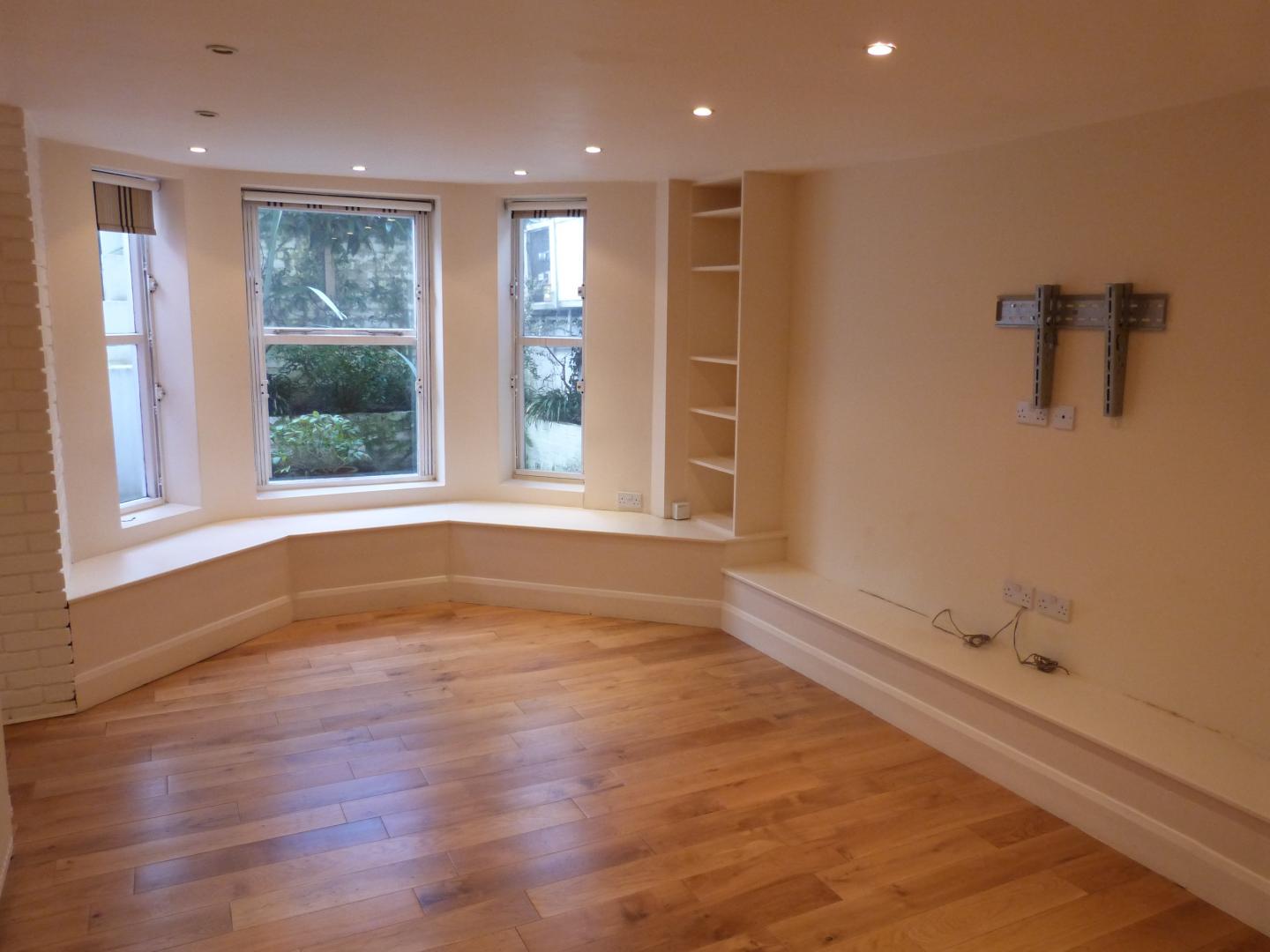 			GARDEN APARTMENT, 1 Bedroom, 1 bath, 1 reception Flat			 Inglewood Road, WEST HAMPSTEAD