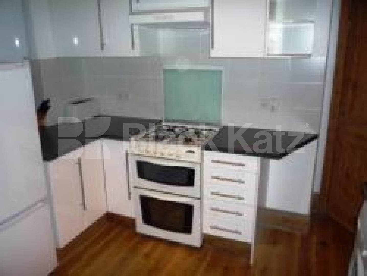 			3 Bedroom, 1 bath, 1 reception Flat			 Fortis Green Road, Muswell Hill