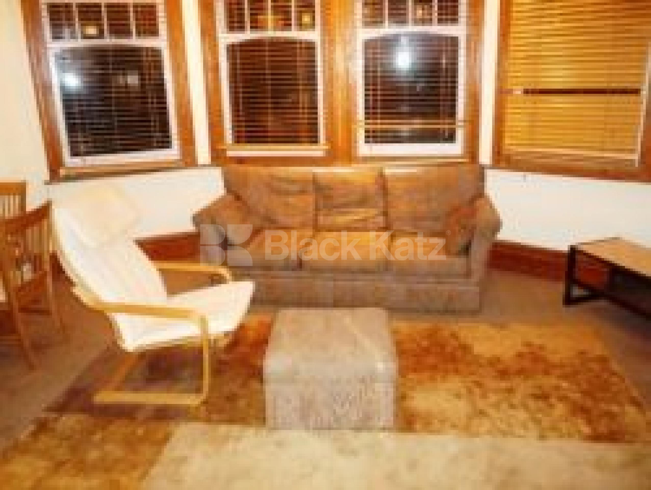 			3 Bedroom, 1 bath, 1 reception Flat			 Fortis Green Road, Muswell Hill N10