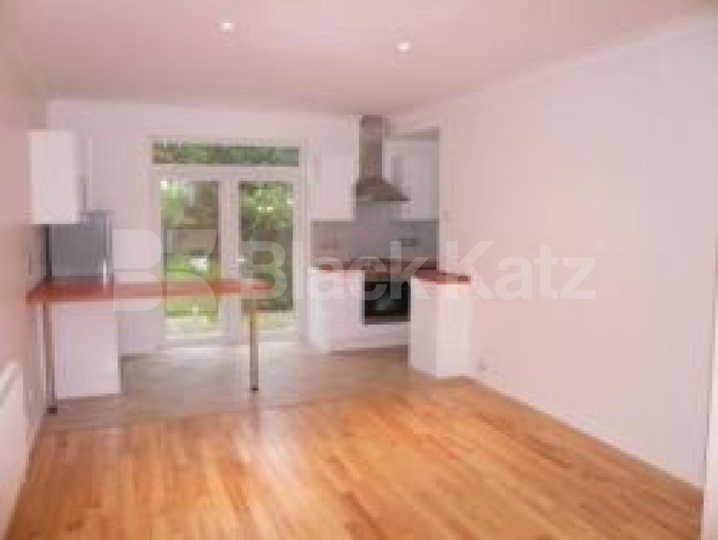 			NEW INSTRUCTION!, 3 Bedroom, 1 bath, 1 reception Flat			 Gisburn Road, CROUCH END/HORNSEY