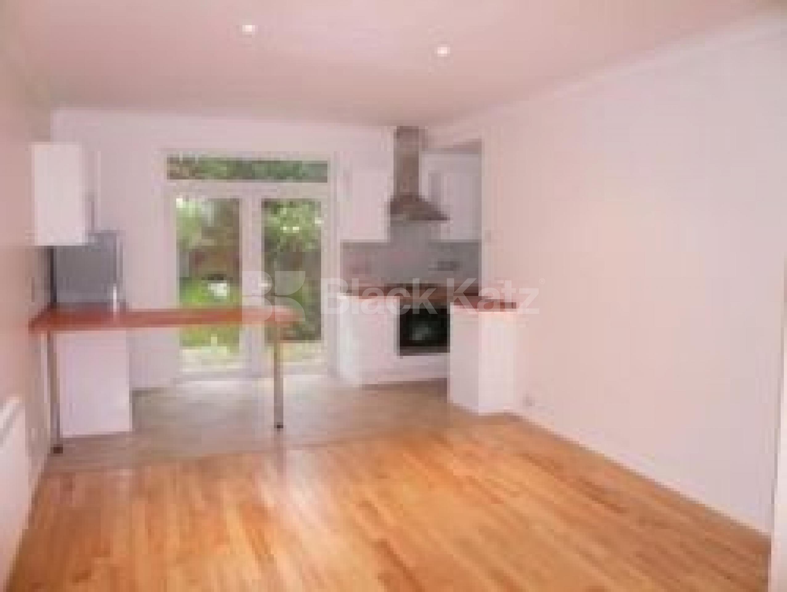 			NEW INSTRUCTION!, 3 Bedroom, 1 bath, 1 reception Flat			 Gisburn Road, CROUCH END/HORNSEY N8