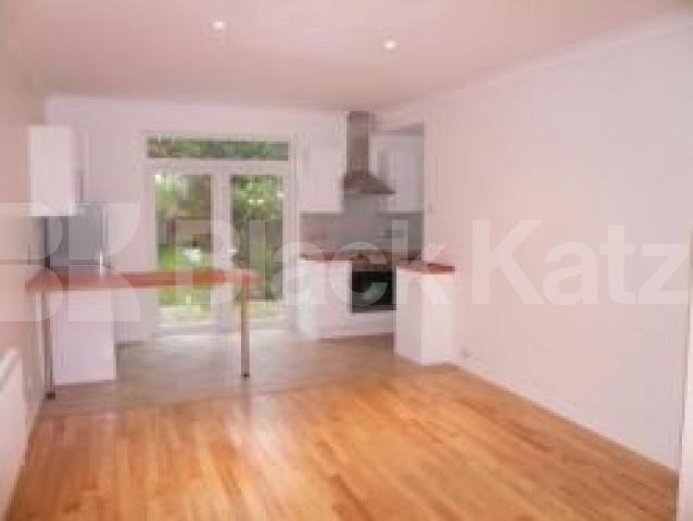 			NEW INSTRUCTION!, 3 Bedroom, 1 bath, 1 reception Flat			 Gisburn Road, CROUCH END/HORNSEY