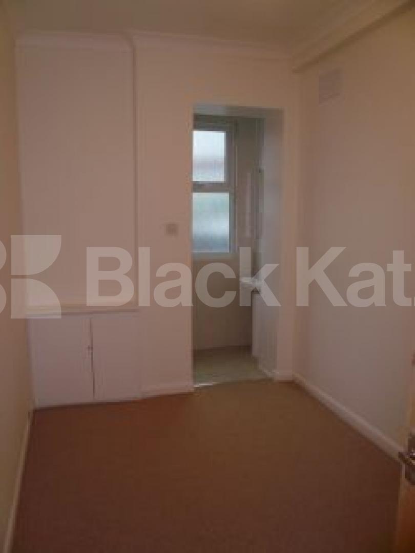 			NEW INSTRUCTION!, 3 Bedroom, 1 bath, 1 reception Flat			 Gisburn Road, CROUCH END/HORNSEY