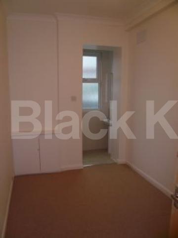 			NEW INSTRUCTION!, 3 Bedroom, 1 bath, 1 reception Flat			 Gisburn Road, CROUCH END/HORNSEY