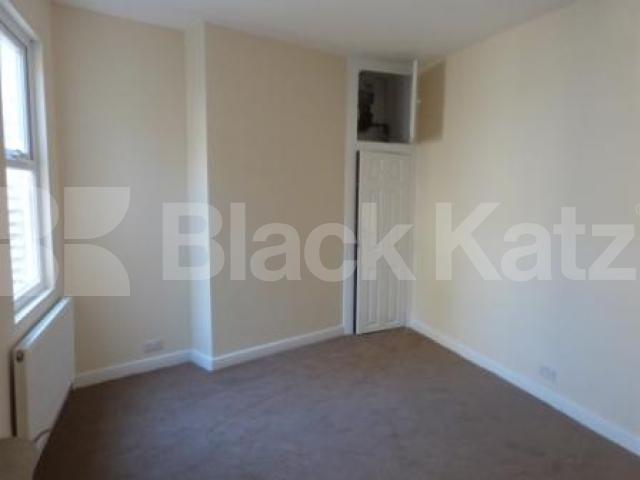 			Newly Refurbished, 2 Bedroom, 1 bath, 1 reception Flat			 Hendon Lane, Finchley Central