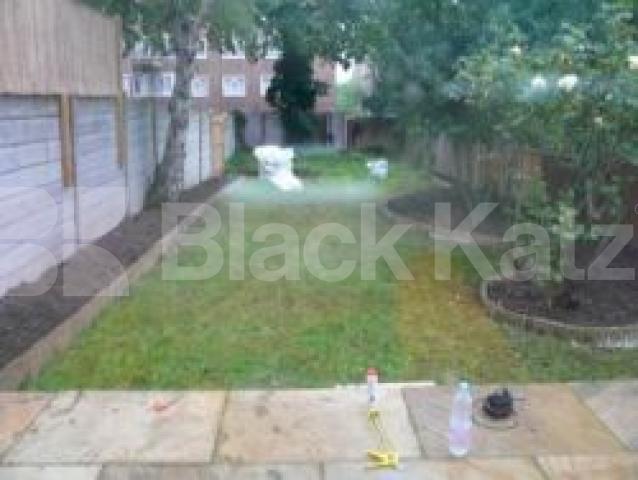 			NEW INSTRUCTION!, 3 Bedroom, 1 bath, 1 reception Flat			 Gisburn Road, CROUCH END/HORNSEY