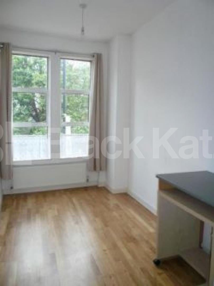 			Incudes council tax and water!, Studio Apartment, 1 bath, 1 reception Studio			 Muswell Hill, MUSWELL HILL N10