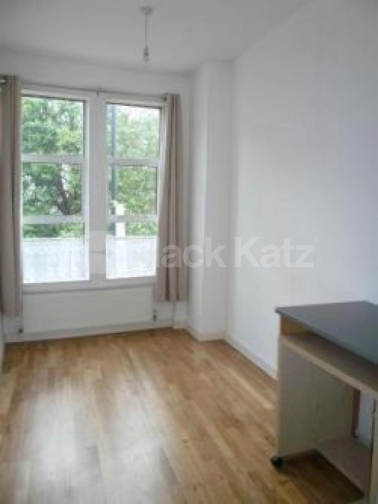 			Incudes council tax and water!, Studio Apartment, 1 bath, 1 reception Studio			 Muswell Hill, MUSWELL HILL N10 N10