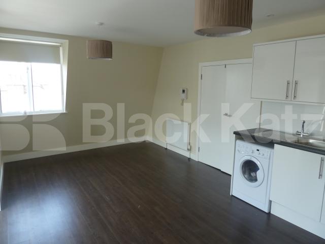 			NEW INSTRUCTION, 1 Bedroom, 1 bath, 1 reception Apartment			 White Lion Street , ANGEL